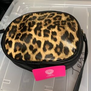 Vince Camuto animal print crossbody. So cute. Never carried 9x 8”.